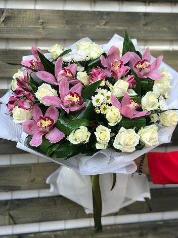 Букет цветов из: Розы и Хризантемы в Грушевской