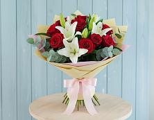 Букет цветов из:  Лилии и Розы в Грушевской