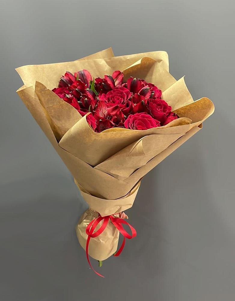 Букет цветов из: Альстромерии и Розы в Грушевской