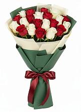 Букет Микс из красных и белых роз в Грушевской