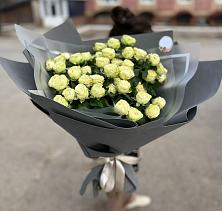 Букет Белые кустовые розы Солинеро в Грушевской