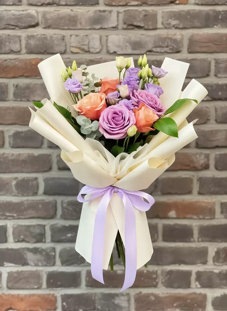 Букет цветов из: Лизиантусы и Розы в Грушевской