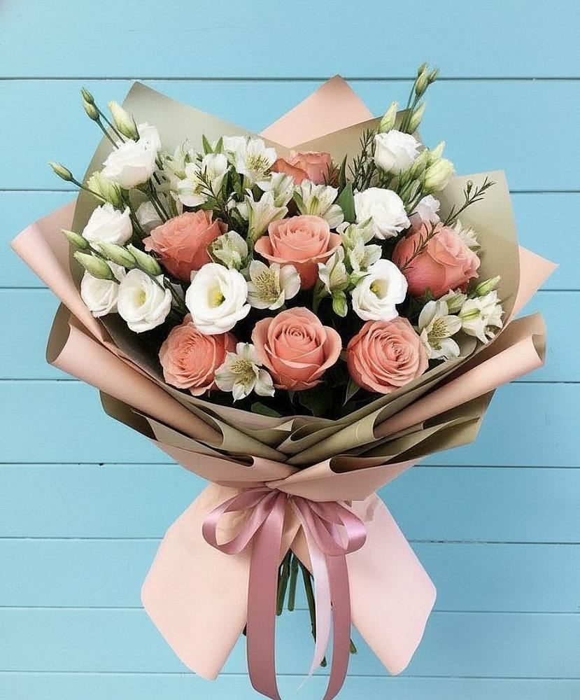 Букет цветов из: Розы, Альстромерии и Лизиантусы в Грушевской