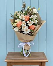 Букет цветов из:  Альстромерии, Лизиантусы, Розы и Хризантемы в Грушевской