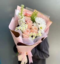 Букет цветов из:  Хризантемы и Розы в Грушевской