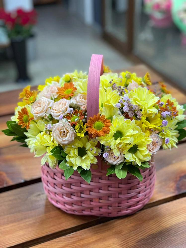 Цветочная композиция из Хризантемы и Розы в корзине в Грушевской
