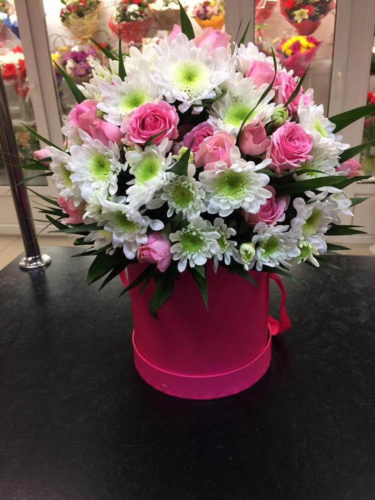 Цветочная композиция из Розы и Хризантемы в шляпной коробке в Грушевской