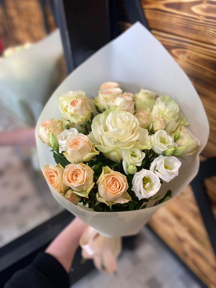 Букет цветов из: Розы и Лизиантусы в Грушевской